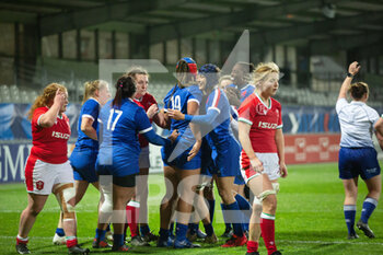 2021-04-03 - France players celebrate after a try during the 2021 Women's Six Nations, rugby union match between France and Wales on April 3, 2021 at La Rabine stadium in Vannes, France - Photo Damien Kilani / DK Prod / DPPI - SEI NAZIONI FEMMINILE 2021 - FRANCIA VS GALLES - SIX NATIONS - RUGBY