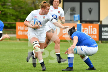 2021-04-10 - Cath O'Donnell (England) runs in face of Ilaria Arrighetti (Italy) - WOMEN GUINNESS SIX NATIONS 2021 - ITALY VS ENGLAND - SIX NATIONS - RUGBY