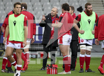 2020-10-24 - Head coach of Wales Wayne Pivac during the warm-up before the 2020 International Rugby Union Test Match between France and Wales on October 24, 2020 at Stade de France in Saint-Denis near Paris, France - Photo Jean Catuffe / DPPI - FRANCE VS WALES - TEST MATCH - RUGBY