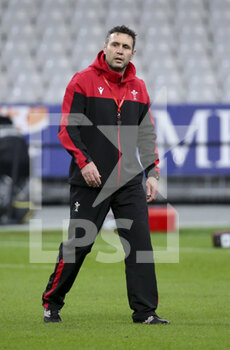 2020-10-24 - Assistant coach of Wales Stephen Jones during the warm-up before the 2020 International Rugby Union Test Match between France and Wales on October 24, 2020 at Stade de France in Saint-Denis near Paris, France - Photo Jean Catuffe / DPPI - FRANCE VS WALES - TEST MATCH - RUGBY