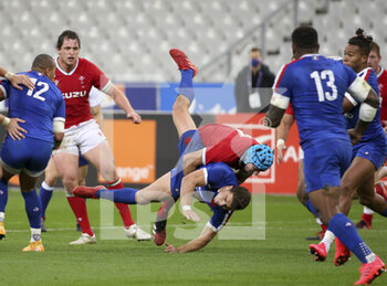 2020-10-24 - Antoine Dupont of France, Justin Tipuric of Wales during the 2020 International Rugby Union Test Match between France and Wales on October 24, 2020 at Stade de France in Saint-Denis near Paris, France - Photo Jean Catuffe / DPPI - FRANCE VS WALES - TEST MATCH - RUGBY