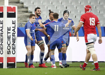 2020-10-24 - Charles Ollivon of France celebrates scoring a try with Antoine Dupont, Teddy Thomas, Vincent Rattez, Francois Cros during the 2020 International Rugby Union Test Match between France and Wales on October 24, 2020 at Stade de France in Saint-Denis near Paris, France - Photo Jean Catuffe / DPPI - FRANCE VS WALES - TEST MATCH - RUGBY
