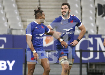2020-10-24 - Charles Ollivon of France celebrates scoring a try with Teddy Thomas (left) during the 2020 International Rugby Union Test Match between France and Wales on October 24, 2020 at Stade de France in Saint-Denis near Paris, France - Photo Jean Catuffe / DPPI - FRANCE VS WALES - TEST MATCH - RUGBY