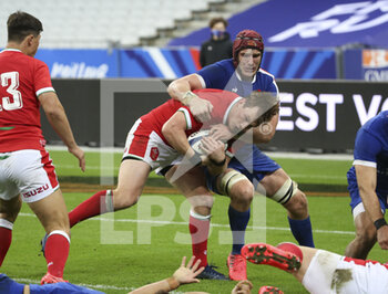 2020-10-24 - Nick Tompkins of Wales, Bernard Le Roux of France during the 2020 International Rugby Union Test Match between France and Wales on October 24, 2020 at Stade de France in Saint-Denis near Paris, France - Photo Jean Catuffe / DPPI - FRANCE VS WALES - TEST MATCH - RUGBY