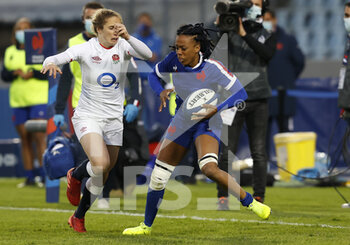 2021-04-30 - Julie Annery of France and Abigail Dow of England during the Women's Rugby Union Test Match between France and England on April 30, 2021 at Le Stadium in Villeneuve-d'Ascq, France - Photo Loic Baratoux / DPPI - WOMEN'S FRIENDLY MATCH - FRANCE VS ENGLAND - TEST MATCH - RUGBY