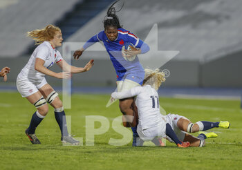 2021-04-30 - Madoussou Fall of France tackled by Abigail Dow of England during the Women's Rugby Union Test Match between France and England on April 30, 2021 at Le Stadium in Villeneuve-d'Ascq, France - Photo Loic Baratoux / DPPI - WOMEN'S FRIENDLY MATCH - FRANCE VS ENGLAND - TEST MATCH - RUGBY