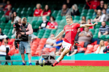 2021-07-10 - Callum Sheedy of Wales kicks a penalty during the 2021 Summer Internationals, Rugby Union test match between Wales and Argentina on July 10, 2021 at Principality Stadium in Cardiff, Wales - Photo Simon King / ProSportsImages / DPPI - TEST MATCH 2021 - WALES VS ARGENTINA - TEST MATCH - RUGBY