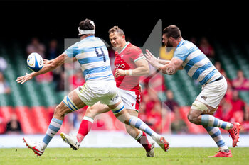 2021-07-10 - Hallam Amos of Wales kicks ahead during the 2021 Summer Internationals, Rugby Union test match between Wales and Argentina on July 10, 2021 at Principality Stadium in Cardiff, Wales - Photo Simon King / ProSportsImages / DPPI - TEST MATCH 2021 - WALES VS ARGENTINA - TEST MATCH - RUGBY