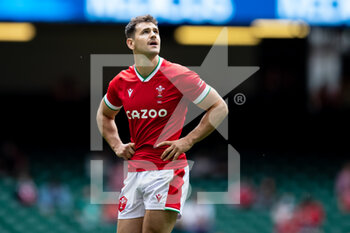 2021-07-10 - Tomos Williams of Wales during the 2021 Summer Internationals, Rugby Union test match between Wales and Argentina on July 10, 2021 at Principality Stadium in Cardiff, Wales - Photo Simon King / ProSportsImages / DPPI - TEST MATCH 2021 - WALES VS ARGENTINA - TEST MATCH - RUGBY