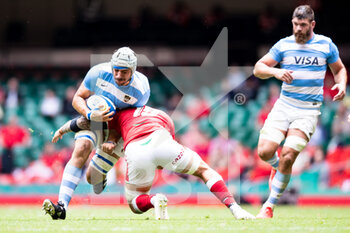 2021-07-10 - Rodrigo Bruni of Argentina is tackled by Josh Turnbull of Wales during the 2021 Summer Internationals, Rugby Union test match between Wales and Argentina on July 10, 2021 at Principality Stadium in Cardiff, Wales - Photo Simon King / ProSportsImages / DPPI - TEST MATCH 2021 - WALES VS ARGENTINA - TEST MATCH - RUGBY