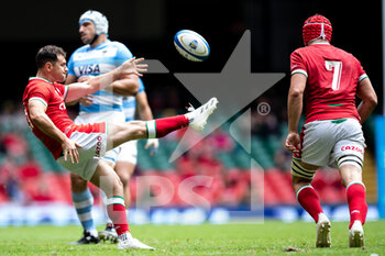 2021-07-10 - Tomos Williams of Wales kicks ahead during the 2021 Summer Internationals, Rugby Union test match between Wales and Argentina on July 10, 2021 at Principality Stadium in Cardiff, Wales - Photo Simon King / ProSportsImages / DPPI - TEST MATCH 2021 - WALES VS ARGENTINA - TEST MATCH - RUGBY