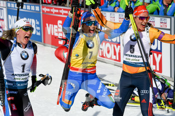 2020-02-16 - Wierer Dorothea (ITA) Campionessa del Mondo - Medaglia d'Oro - salto all'arrivo - IBU WORLD CUP BIATHLON 2020 - 10 KM INSEGUIMENTO FEMMINILE - BIATHLON - WINTER SPORTS