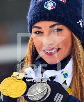 2020-02-23 - Dorothea Wierer (ITA) mostra felice le sue 4 medaglie totali: due medaglie oro e le due argento - IBU WORLD CUP BIATHLON 2020 - PARTENZA IN LINEA FEMMINILE - BIATHLON - WINTER SPORTS