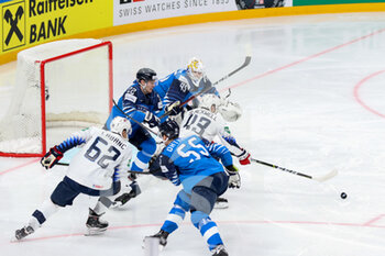 2021-05-22 - Shot on goal Blackwell and Labanc (USA); Defending Ohtamaa, Routsalainen and Olkinuora (Finland)   - WORLD CHAMPIONSHIP 2021 - FINLAND VS USA - ICE HOCKEY - WINTER SPORTS