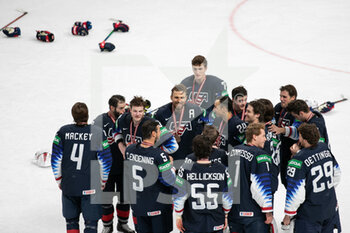 2021-06-06 - Team USA after celebrating the win of bronze medal 
Roy (USA)  - WORLD CHAMPIONSHIP 2021 - THIRD POSITION - USA VS GERMANY - ICE HOCKEY - WINTER SPORTS