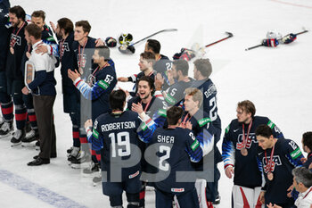 2021-06-06 - Team USA after celebrating the win of bronze medal 
Moore(USA) - WORLD CHAMPIONSHIP 2021 - THIRD POSITION - USA VS GERMANY - ICE HOCKEY - WINTER SPORTS