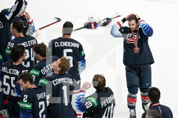 2021-06-06 - Team USA after celebrating the win of bronze medal 
Garland (USA)  - WORLD CHAMPIONSHIP 2021 - THIRD POSITION - USA VS GERMANY - ICE HOCKEY - WINTER SPORTS