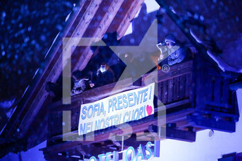 2021-02-07 - The sign of encouragement for Sofia Goggia's injury - 2021 FIS ALPINE WORLD SKI CHAMPIONSHIPS - OPENING CEREMONY - ALPINE SKIING - WINTER SPORTS