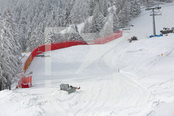 2021-02-08 - Slope preparation in Cortina d'Ampezzo the Alpine Combined women race is cancelled due to snowfall  - 2021 FIS ALPINE WORLD SKI CHAMPIONSHIPS - ALPINE COMBINED - WOMEN - ALPINE SKIING - WINTER SPORTS