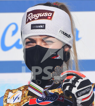 2021-02-13 - Suisse’s Lara Gut-Behrami smiles on the podium with her Bronze Medal - 2021 FIS ALPINE WORLD SKI CHAMPIONSHIPS - DOWNHILL - WOMEN - ALPINE SKIING - WINTER SPORTS