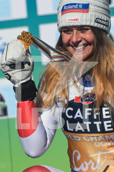 2021-02-13 - Suisse’s Corinne Suter smiles on the podium with her Gold Medal  - 2021 FIS ALPINE WORLD SKI CHAMPIONSHIPS - DOWNHILL - WOMEN - ALPINE SKIING - WINTER SPORTS