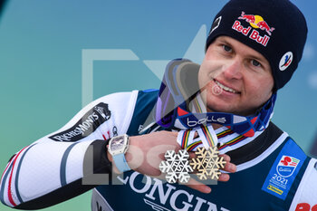 2021-02-15 - France's Alexis Pinturault shows his double medals - 2021 FIS ALPINE WORLD SKI CHAMPIONSHIPS - ALPINE COMBINED - MEN - ALPINE SKIING - WINTER SPORTS