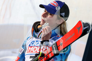 2021-02-18 - Mikaela SHIFFRIN (USA) and her silver medal - 2021 FIS ALPINE WORLD SKI CHAMPIONSHIPS - GIANT SLALOM - WOMEN - ALPINE SKIING - WINTER SPORTS