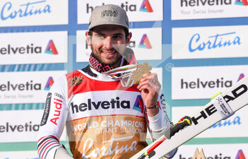 2021-02-19 - Il Francese Mthieu Faivre, esibisce le sue medaglie d‚Äôoro - 2021 FIS ALPINE WORLD SKI CHAMPIONSHIPS - GIANT SLALOM - MEN - ALPINE SKIING - WINTER SPORTS