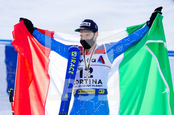 2021-02-19 - Luca De Aliprandini (ITA) celebrates the silver medal with the Italian flag - 2021 FIS ALPINE WORLD SKI CHAMPIONSHIPS - GIANT SLALOM - MEN - ALPINE SKIING - WINTER SPORTS