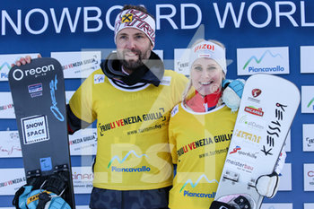 2020-01-25 - PROMMEGGER Andreas AUT e ZOGG Julie SUI indossano il pettorale giallo di capiclassifica di slalom - FIS SNOWBOARD WORLD CUP - SLALOM PARALLELO PSL - SNOWBOARD - WINTER SPORTS