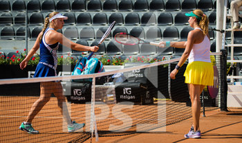 2020-09-14 - Anna Blinkova of Russia and Stefanie Vogele of Switzerland at the net during the final qualifying round at the 2020 Internazionali BNL d'Italia WTA Premier 5 tennis tournament on September 13, 2020 at Foro Italico in Rome, Italy - Photo Rob Prange / Spain DPPI / DPPI - INTERNAZIONALI BNL D'ITALIA 2020 - INTERNATIONALS - TENNIS