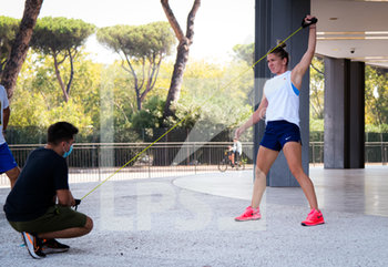 2020-09-14 - Simona Halep of Romania during practice at the 2020 Internazionali BNL d'Italia WTA Premier 5 tennis tournament on September 13, 2020 at Foro Italico in Rome, Italy - Photo Rob Prange / Spain DPPI / DPPI - INTERNAZIONALI BNL D'ITALIA 2020 - INTERNATIONALS - TENNIS