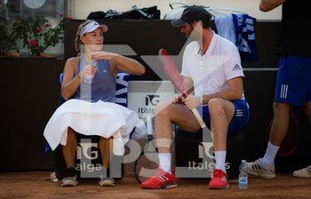2020-09-14 - Angelique Kerber of Germany during practice with coach Torben Beltz at the 2020 Internazionali BNL d'Italia WTA Premier 5 tennis tournament on September 13, 2020 at Foro Italico in Rome, Italy - Photo Rob Prange / Spain DPPI / DPPI - INTERNAZIONALI BNL D'ITALIA 2020 - INTERNATIONALS - TENNIS