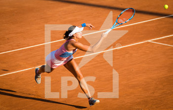 2020-09-14 - Magda Linette of Poland in action during the first round of the 2020 Internazionali BNL d'Italia WTA Premier 5 tennis tournament on September 14, 2020 at Foro Italico in Rome, Italy - Photo Rob Prange / Spain DPPI / DPPI - INTERNAZIONALI BNL D'ITALIA 2020 - INTERNATIONALS - TENNIS