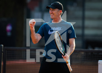 2020-09-14 - Coach Darren Cahill during practice with Simona Halep at the 2020 Internazionali BNL d'Italia WTA Premier 5 tennis tournament on September 14, 2020 at Foro Italico in Rome, Italy - Photo Rob Prange / Spain DPPI / DPPI - INTERNAZIONALI BNL D'ITALIA 2020 - INTERNATIONALS - TENNIS