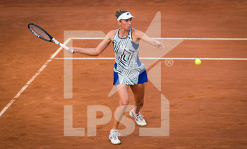 2020-09-14 - Elise Mertens of Belgium in action during the first round of the 2020 Internazionali BNL d'Italia WTA Premier 5 tennis tournament on September 14, 2020 at Foro Italico in Rome, Italy - Photo Rob Prange / Spain DPPI / DPPI - INTERNAZIONALI BNL D'ITALIA 2020 - INTERNATIONALS - TENNIS