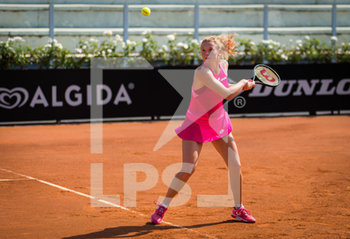 2020-09-15 - Katerina Siniakova of the Czech Republic in action during her first round match at the 2020 Internazionali BNL d'Italia WTA Premier 5 tennis tournament on September 15, 2020 at Foro Italico in Rome, Italy - Photo Rob Prange / Spain DPPI / DPPI - INTERNAZIONALI BNL D'ITALIA 2020 - INTERNATIONALS - TENNIS