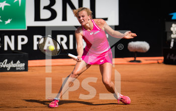 2020-09-15 - Katerina Siniakova of the Czech Republic in action during her first round match at the 2020 Internazionali BNL d'Italia WTA Premier 5 tennis tournament on September 15, 2020 at Foro Italico in Rome, Italy - Photo Rob Prange / Spain DPPI / DPPI - INTERNAZIONALI BNL D'ITALIA 2020 - INTERNATIONALS - TENNIS