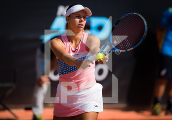 2020-09-16 - Magda Linette of Poland in action during her second-round match at the 2020 Internazionali BNL d'Italia WTA Premier 5 tennis tournament on September 16, 2020 at Foro Italico in Rome, Italy - Photo Rob Prange / Spain DPPI / DPPI - INTERNAZIONALI BNL D'ITALIA 2020 - INTERNATIONALS - TENNIS