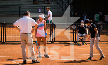 2020-09-16 - Magda Linette of Poland in action during her second-round match at the 2020 Internazionali BNL d'Italia WTA Premier 5 tennis tournament on September 16, 2020 at Foro Italico in Rome, Italy - Photo Rob Prange / Spain DPPI / DPPI - INTERNAZIONALI BNL D'ITALIA 2020 - INTERNATIONALS - TENNIS