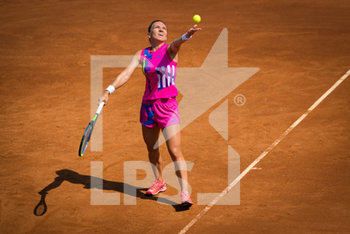 2020-09-16 - Simona Halep of Romania in action during her second-round match at the 2020 Internazionali BNL d'Italia WTA Premier 5 tennis tournament on September 16, 2020 at Foro Italico in Rome, Italy - Photo Rob Prange / Spain DPPI / DPPI - INTERNAZIONALI BNL D'ITALIA 2020 - INTERNATIONALS - TENNIS