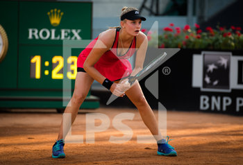 2020-09-16 - Dayana Yastremska of Ukraine in action during her second-round match at the 2020 Internazionali BNL d'Italia WTA Premier 5 tennis tournament on September 16, 2020 at Foro Italico in Rome, Italy - Photo Rob Prange / Spain DPPI / DPPI - INTERNAZIONALI BNL D'ITALIA 2020 - INTERNATIONALS - TENNIS