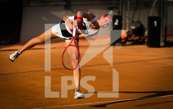 2020-09-16 - Marie Bouzkova of the Czech Republic in action during her second-round match at the 2020 Internazionali BNL d'Italia WTA Premier 5 tennis tournament on September 16, 2020 at Foro Italico in Rome, Italy - Photo Rob Prange / Spain DPPI / DPPI - INTERNAZIONALI BNL D'ITALIA 2020 - INTERNATIONALS - TENNIS