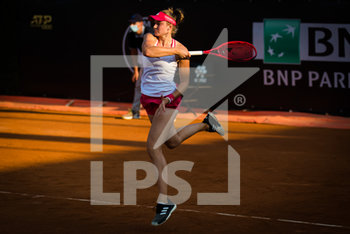 2020-09-16 - Elena Rybakina of Kazakstan in action during her second-round match at the 2020 Internazionali BNL d'Italia WTA Premier 5 tennis tournament on September 16, 2020 at Foro Italico in Rome, Italy - Photo Rob Prange / Spain DPPI / DPPI - INTERNAZIONALI BNL D'ITALIA 2020 - INTERNATIONALS - TENNIS
