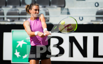 2020-09-17 - Petra Martic of Croatia in action during the second round at the 2020 Internazionali BNL d'Italia WTA Premier 5 tennis tournament on September 17, 2020 at Foro Italico in Rome, Italy - Photo Rob Prange / Spain DPPI / DPPI - INTERNAZIONALI BNL D'ITALIA 2020 - INTERNATIONALS - TENNIS