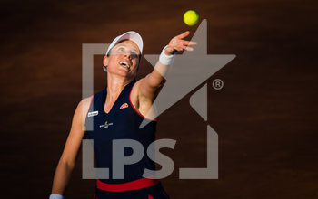 2020-09-17 - Johanna Konta of Great Britain in action during her second-round match at the 2020 Internazionali BNL d'Italia WTA Premier 5 tennis tournament on September 17, 2020 at Foro Italico in Rome, Italy - Photo Rob Prange / Spain DPPI / DPPI - INTERNAZIONALI BNL D'ITALIA 2020 - INTERNATIONALS - TENNIS
