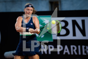 2020-09-17 - Kiki Bertens of the Netherlands in action during her second-round match at the 2020 Internazionali BNL d'Italia WTA Premier 5 tennis tournament on September 17, 2020 at Foro Italico in Rome, Italy - Photo Rob Prange / Spain DPPI / DPPI - INTERNAZIONALI BNL D'ITALIA 2020 - INTERNATIONALS - TENNIS