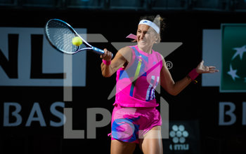 2020-09-17 - Victoria Azarenka of Belarus in action during her second-round match at the 2020 Internazionali BNL d'Italia WTA Premier 5 tennis tournament on September 17, 2020 at Foro Italico in Rome, Italy - Photo Rob Prange / Spain DPPI / DPPI - INTERNAZIONALI BNL D'ITALIA 2020 - INTERNATIONALS - TENNIS