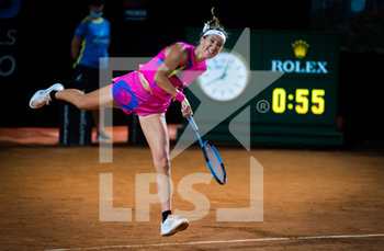 2020-09-17 - Victoria Azarenka of Belarus in action during her second-round match at the 2020 Internazionali BNL d'Italia WTA Premier 5 tennis tournament on September 17, 2020 at Foro Italico in Rome, Italy - Photo Rob Prange / Spain DPPI / DPPI - INTERNAZIONALI BNL D'ITALIA 2020 - INTERNATIONALS - TENNIS
