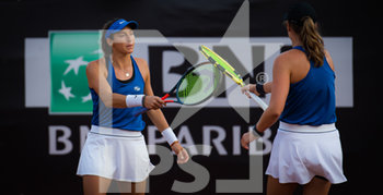 2020-09-18 - Hayley Carter of the United States and Luisa Stefani of Brazil playing doubles at the 2020 Internazionali BNL d'Italia WTA Premier 5 tennis tournament on September 18, 2020 at Foro Italico in Rome, Italy - Photo Rob Prange / Spain DPPI / DPPI - INTERNAZIONALI BNL D'ITALIA - INTERNATIONALS - TENNIS